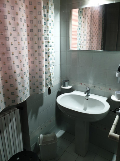 Bathroom 2, Alba central City, Palermo