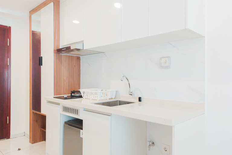 Others 4, Restful and Homey Studio at Sky House Alam Sutera Apartment By Travelio, Tangerang