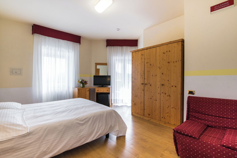 Bedroom 2, Hotel Colfosco, Trento