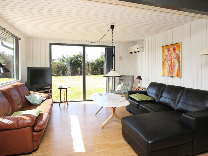 Others 4, Quaint Holiday Home in Farsø With Indoor Whirlpool, Vesthimmerland
