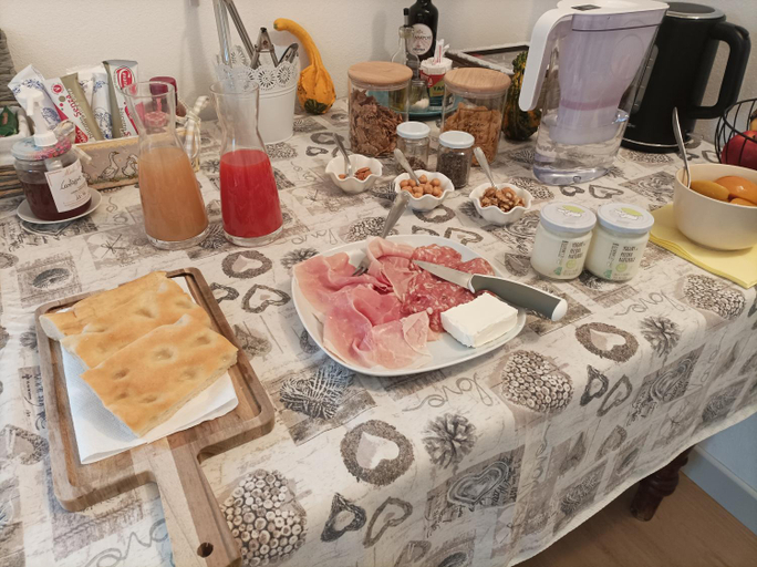 Food & Drinks 17