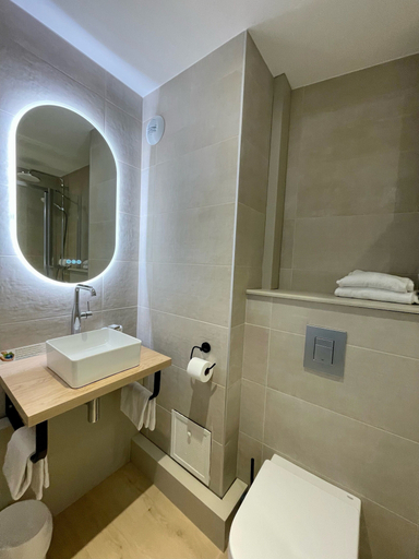 Bathroom 4, Grand Hotel Lille, Nord