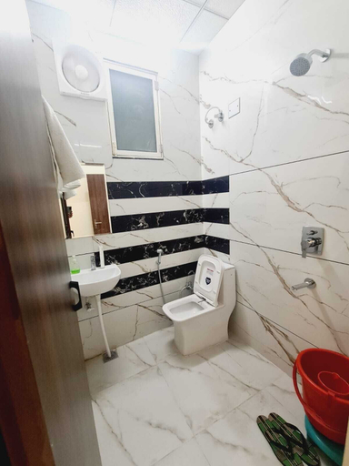 Bathroom 2, Hotel Kaanjee, Sikar