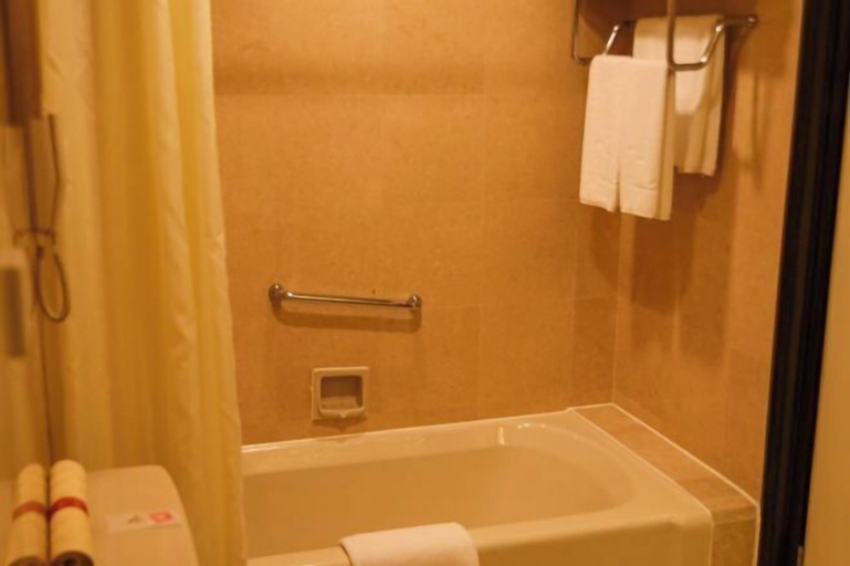 Bathroom 8
