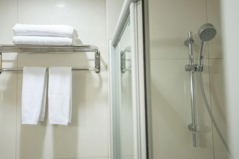 Bathroom 15