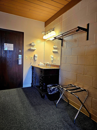 Others 5, 1st Choice Inn Rawlins, Carbon