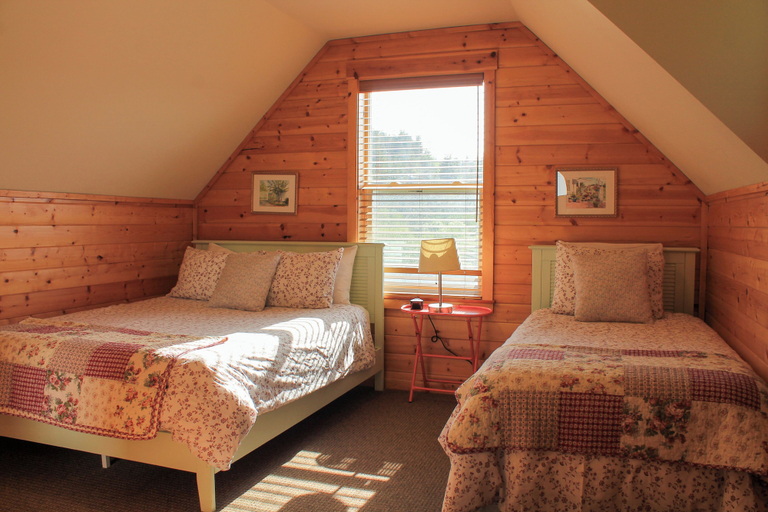 Bedroom 2, Pebble Cove Farm, San Juan