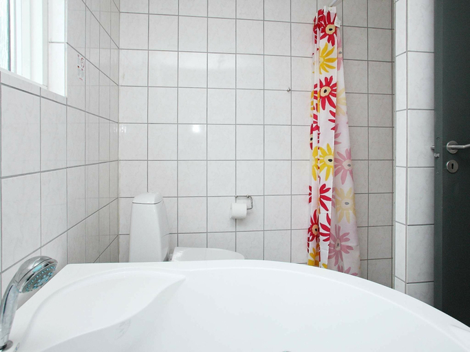 Bathroom 3, Quaint Holiday Home in Farsø With Indoor Whirlpool, Vesthimmerland
