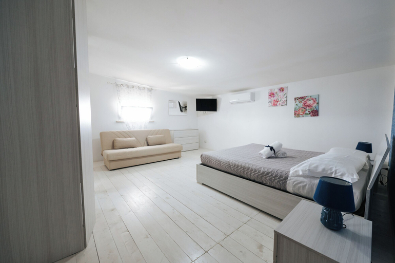 Bedroom 5, GIOEMA, Latina