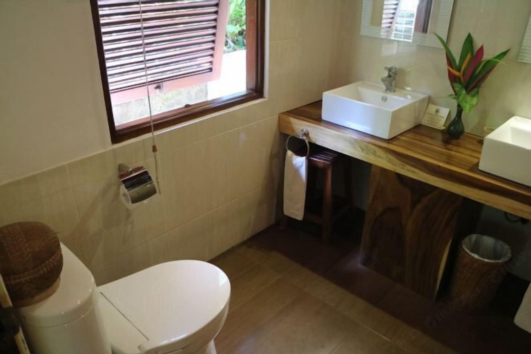 Bathroom 15