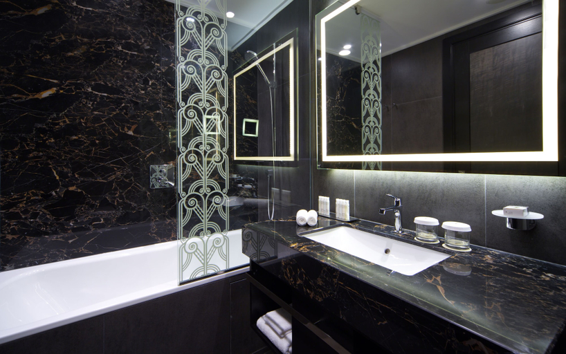 Bathroom 3, DoubleTree by Hilton Hotel Minsk, Minsk