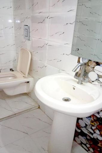 Bedroom 5, Hotel Crystal Deluxe at New Delhi Railway Station, West