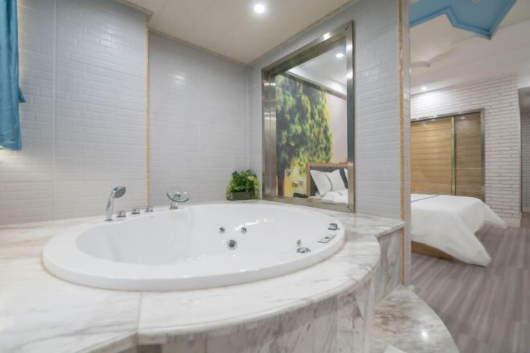 Bathroom 3, gul garden hotel (Enshi Railway Station), Enshi Tujia and Miao