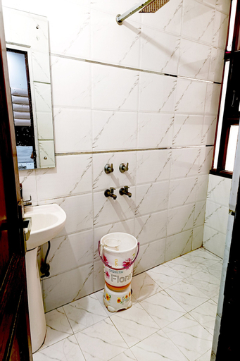 Bedroom 3, Hotel Crystal Deluxe at New Delhi Railway Station, West