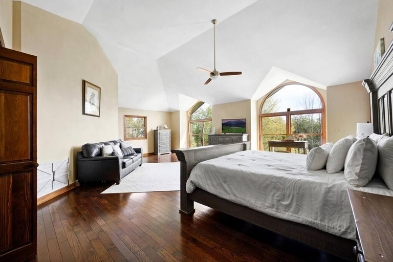 Bedroom 3, Crestview Estate 5 acres-heated pool-5min to strip, Sevier