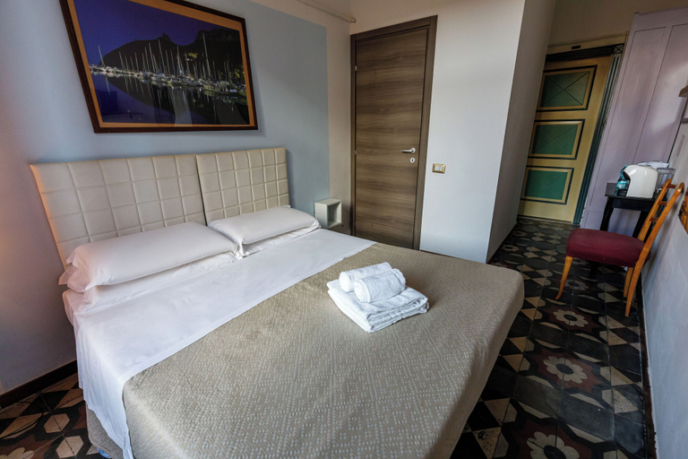 Bedroom 4, Onlyrooms III - Super Central & Nightlife, Cagliari