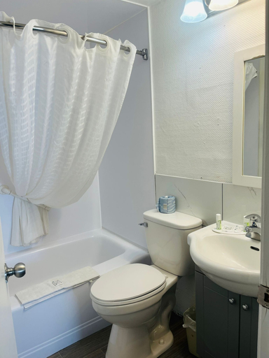 Bathroom 4, Travelodge by Wyndham Moose Jaw, Division No. 7