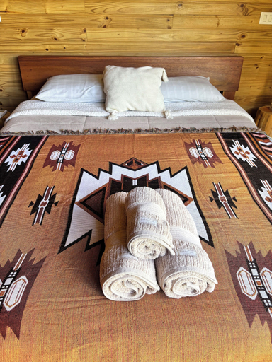 Bedroom 2, Into the Wild, Gonçalves