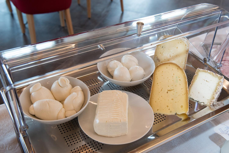 Food & Drinks 5, Bric D'Alu - Barbaresco, Cuneo