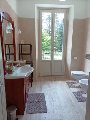 Bathroom 14