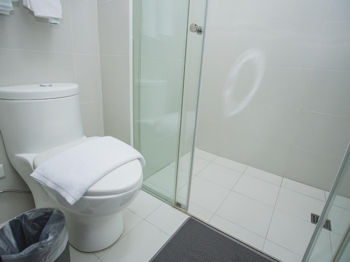 Bathroom 11