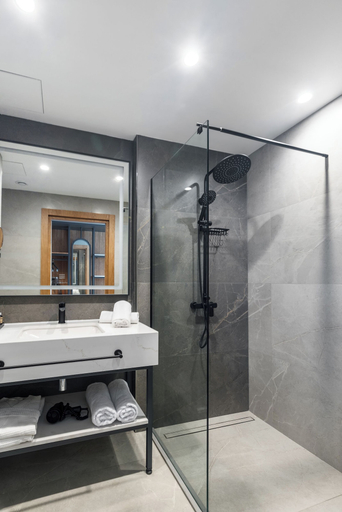 Bathroom 4, Piazza Epigraph, Batumi