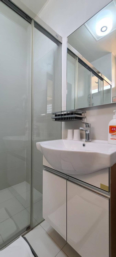 Bathroom 13