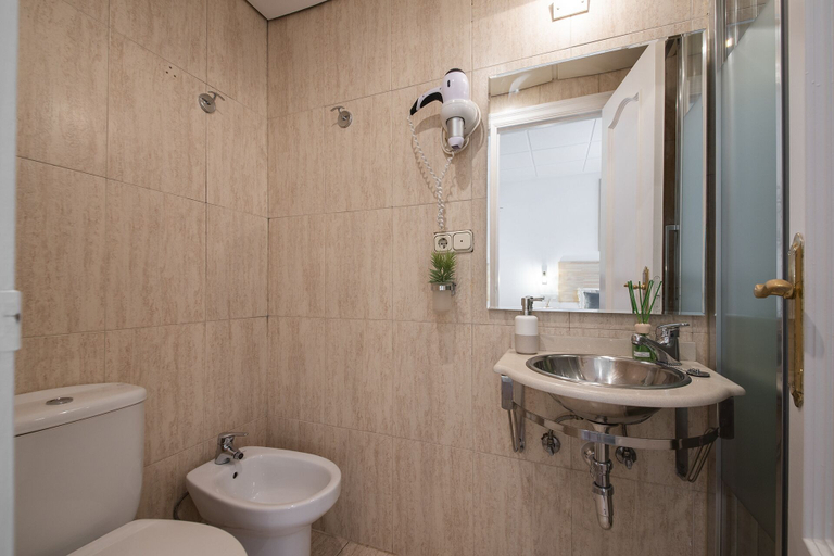 Bathroom 5, Marisol Self Check-in Guesthouse, Guipúzcoa