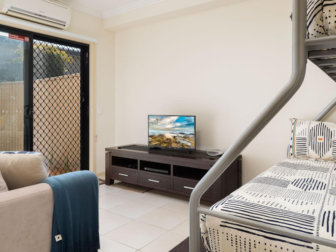 Others 3, Sea Breeze - with solar heated pool in the complex, Bass Coast  - Phillip Is.