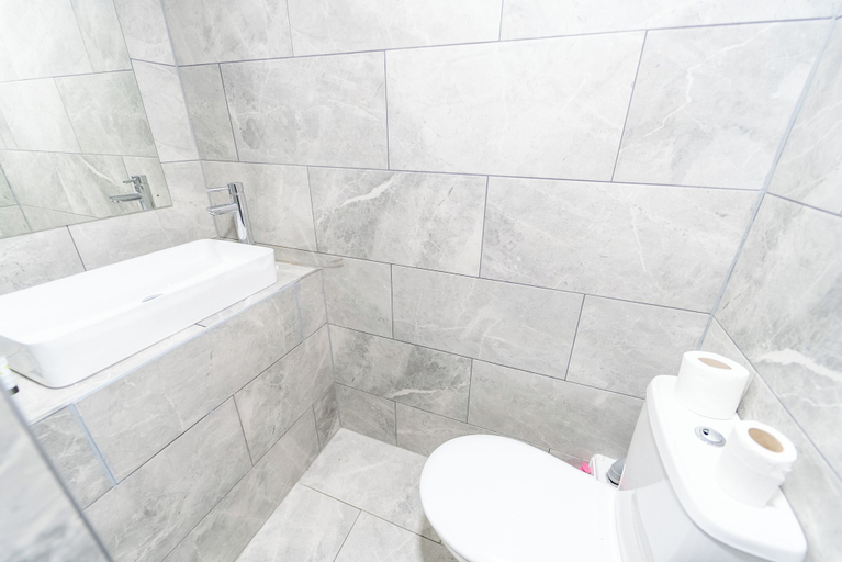 Bathroom 3, Charming Studio in Birmingham, Birmingham