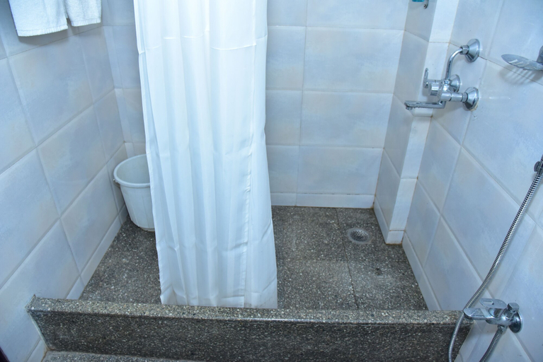 Bathroom 2, Krishna Seacoin Hotel, South Goa
