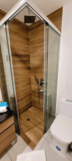 Bathroom 3, One Apartment, Quito