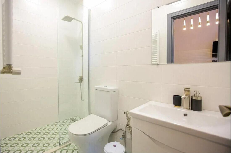 Bathroom 4, Seventh floor apartment, Tskaltubo