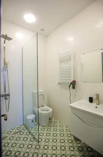 Bathroom 4, Seventh floor apartment, Tskaltubo