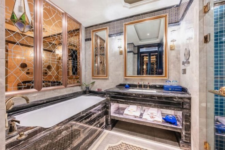 Bathroom 4, SI LU TIAN SHAN HOTEL, Ili Kazakh