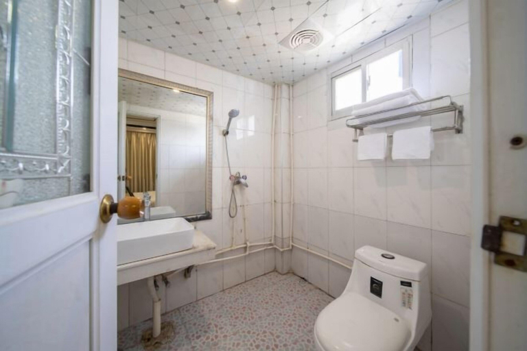 Bathroom 2, Junyue Hotel, Shaoyang
