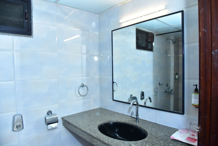 Bathroom 5, Krishna Seacoin Hotel, South Goa