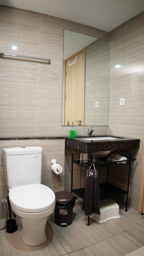 Bathroom 5, Fairview House with private elevator , Tangerang