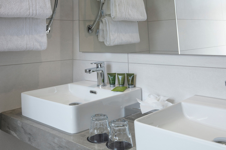 Bathroom 19