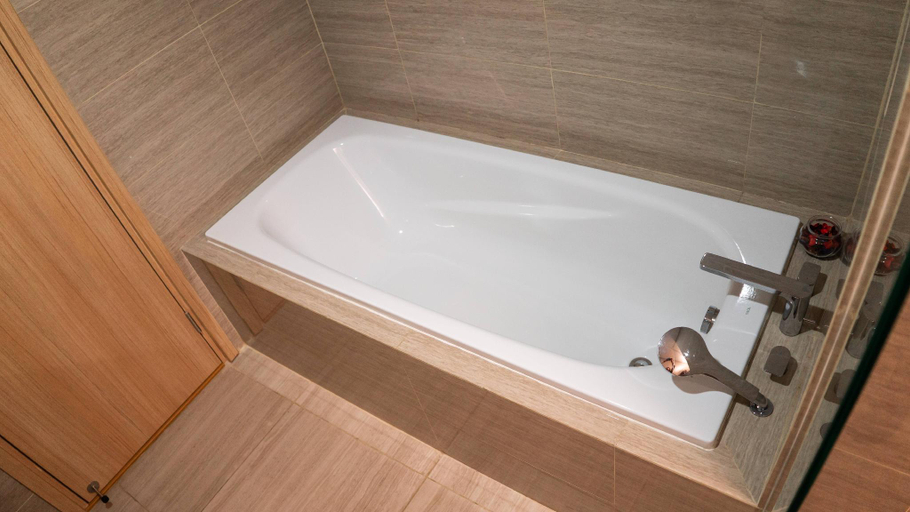 Bathroom 5, Fairview House with private elevator , Tangerang