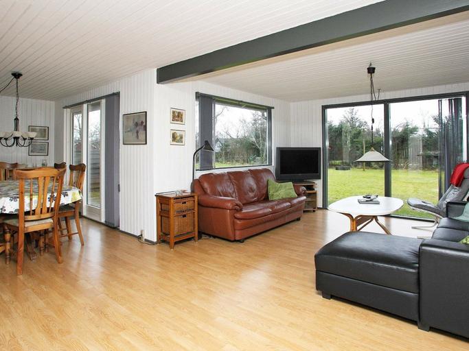 Others 5, Quaint Holiday Home in Farsø With Indoor Whirlpool, Vesthimmerland