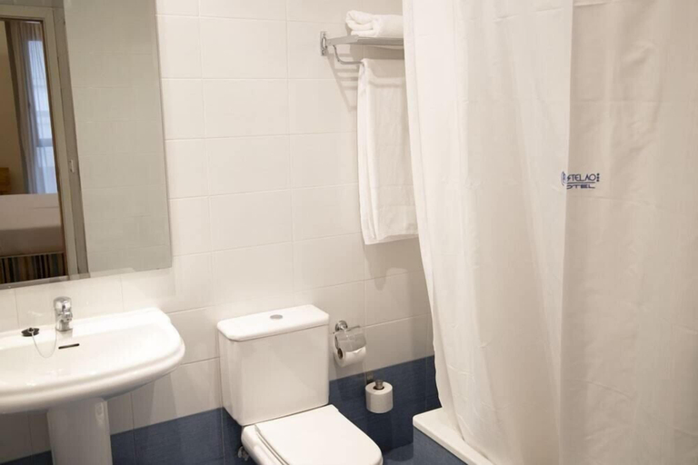 Bathroom 4, Alda Castelao, Pontevedra