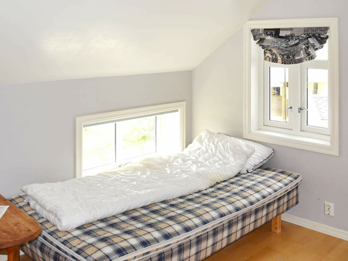 Bedroom 2, Holiday Home in Ballstad, Vestvågøy