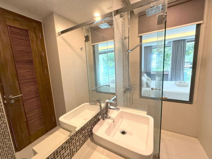 Bathroom 3, Studio with washer and WiFi in Rawai, Pulau Phuket