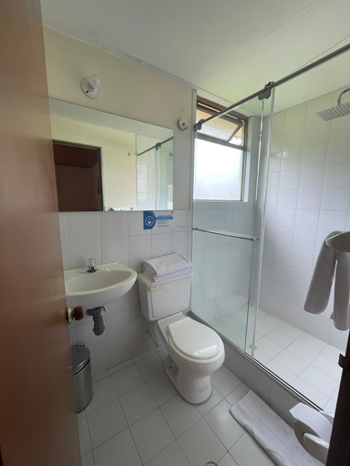 Bathroom 3, Hotel Villa Vianney, Paipa