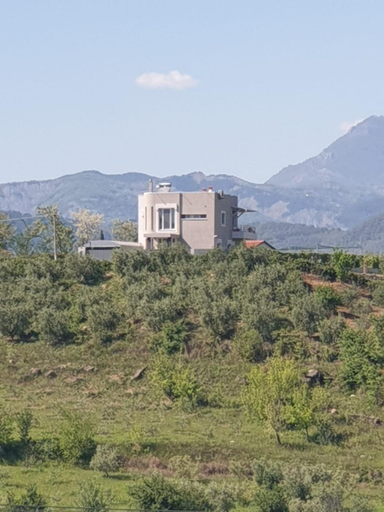 Others 4, HILLTOP HIDEAWAY, Elbasanit