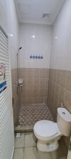 Bathroom 11