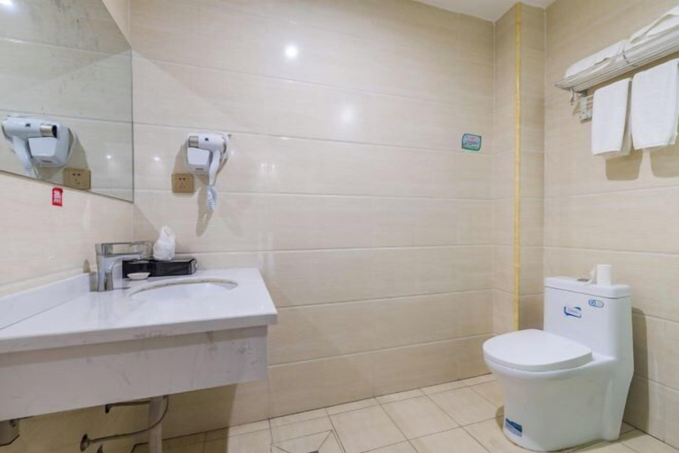 Bathroom 3, Tangmen Inn, Enshi Tujia and Miao