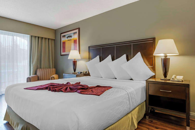 Bedroom 3, Best Western Plus Palm Desert Resort, Riverside
