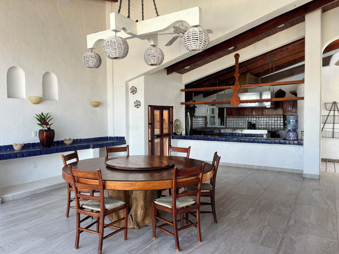 Food & Drinks 4, Villa de la Roca, José Azueta